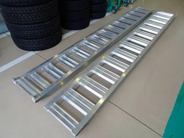 3t日軽アルミブリッジ3600ｍｍ2本|いすゞ フォワード 2RG-FRS90J4(4WD)の写真48