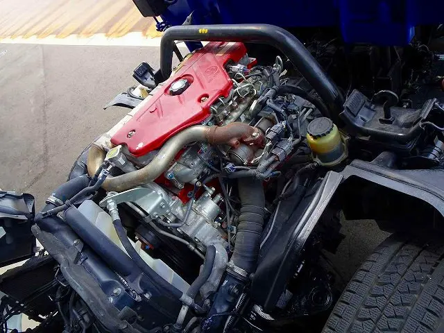 エンジンルーム|日野 デュトロ SKG-XZU675M(4WD)の写真35