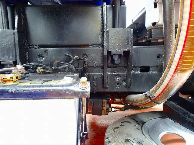 シャーシは 錆止め/マフラー塗装 仕上げに力を入れています。|日野 デュトロ SKG-XZU675M(4WD)の写真36