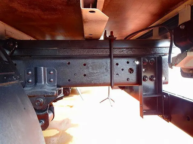 シャーシは 錆止め/マフラー塗装 仕上げに力を入れています。|日野 デュトロ SKG-XZU675M(4WD)の写真38