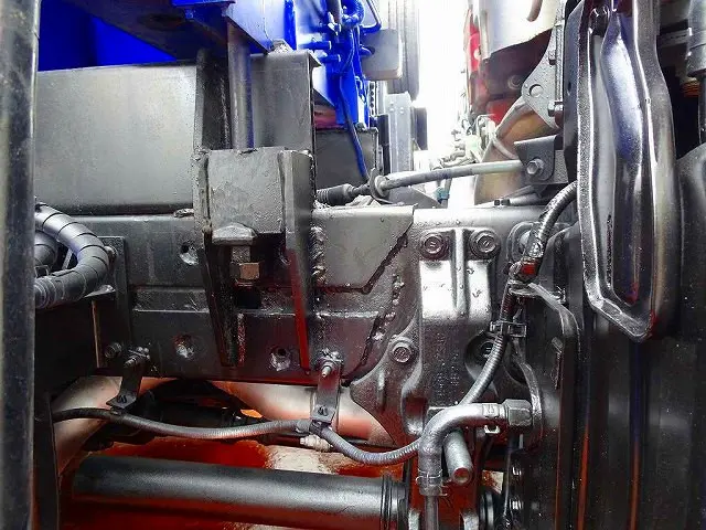 シャーシは 錆止め/マフラー塗装 仕上げに力を入れています。|日野 デュトロ SKG-XZU675M(4WD)の写真41