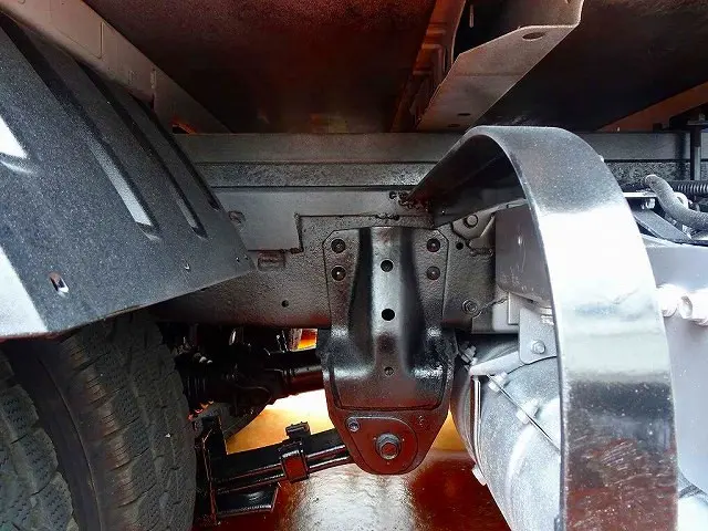 シャーシは 錆止め/マフラー塗装 仕上げに力を入れています。|日野 デュトロ SKG-XZU675M(4WD)の写真43