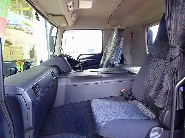 アドブルー E/Gリターダ デフロック クルーズコントロール EZGO 車線逸脱警報装置 衝突被害軽減ブレーキ アイドリングストップ フォグランプ トラクションコントロール|三菱 スーパーグレート 2KG-FS70HZ(8x4)の写真9