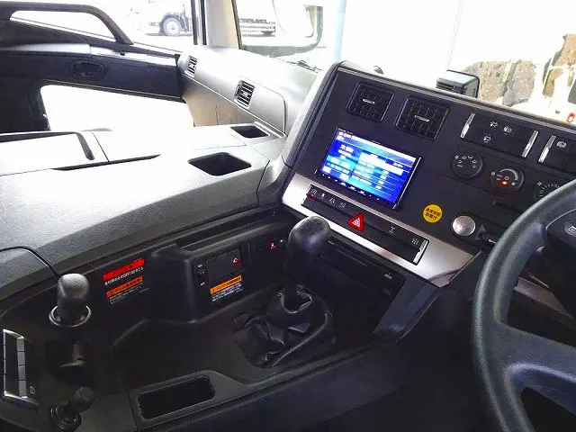 オートAC PS PW SRS ABS キーフリー 左電格ミラー/ヒーター/ワイパー/左右電動角度調整 エアサスシート/肘掛け 社外ナビ/フルセグ ETC バックモニター ドラレコ デジタコ|三菱 スーパーグレート 2KG-FS70HZ(8x4)の写真10