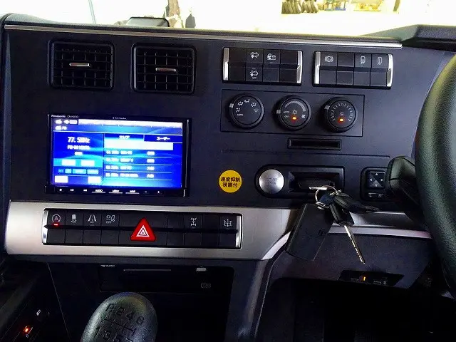 アドブルー E/Gリターダ デフロック クルーズコントロール EZGO 車線逸脱警報装置 衝突被害軽減ブレーキ アイドリングストップ フォグランプ トラクションコントロール|三菱 スーパーグレート 2KG-FS70HZ(8x4)の写真11