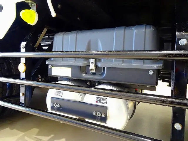 燃料タンク200L タイヤ止め2個 ステンレス製リアフェンダー 右シャシリアステンレス製工具箱|三菱 スーパーグレート 2KG-FS70HZ(8x4)の写真48