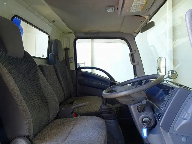 いすゞ エルフ TRG-NMR85R(2WD)の写真6