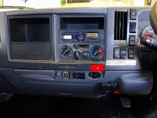 いすゞ エルフ TRG-NMR85R(2WD)の写真10