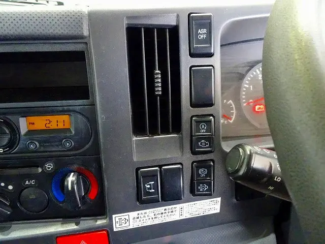 いすゞ エルフ TRG-NMR85R(2WD)の写真11