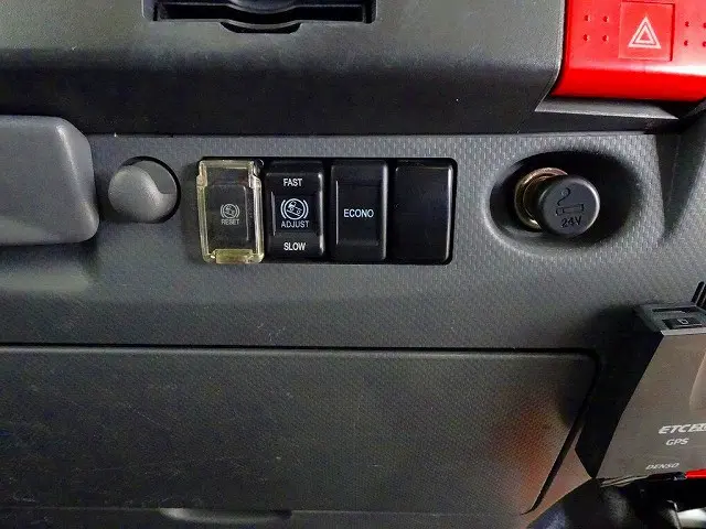 いすゞ エルフ TRG-NMR85R(2WD)の写真12