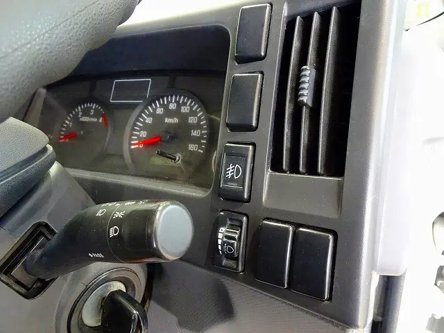 いすゞ エルフ TRG-NMR85R(2WD)の写真17