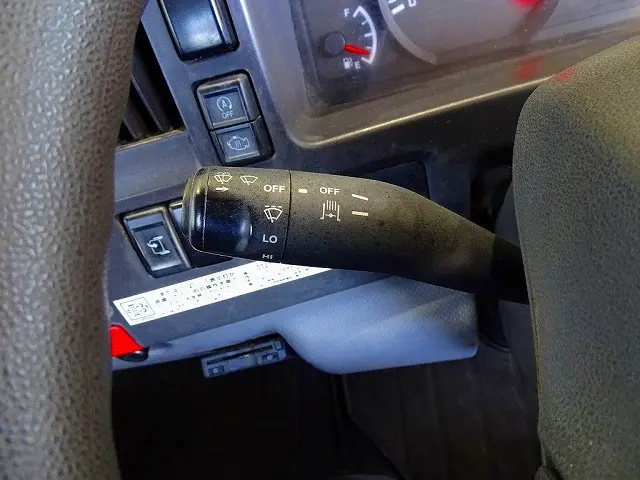 いすゞ エルフ TRG-NMR85R(2WD)の写真18