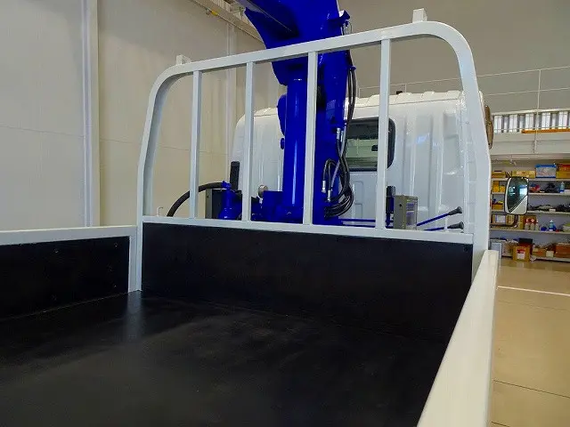 いすゞ エルフ TRG-NMR85R(2WD)の写真23