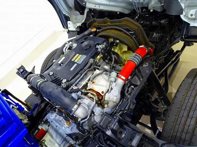 エンジンルーム|いすゞ エルフ TRG-NMR85R(2WD)の写真38