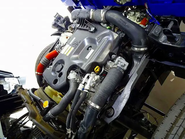 エンジンルーム|いすゞ エルフ TRG-NMR85R(2WD)の写真39