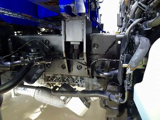 燃料タンク100L　シャーシは 錆止め/マフラー塗装 仕上げに力を入れています。|いすゞ エルフ TRG-NMR85R(2WD)の写真44