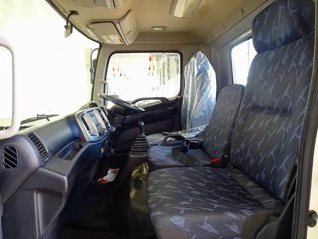 AC　PS　PW　SRS　ABS　集中ドアロック　左電格ミラー　AM/FMラジオ　ETC　ターボ　排気ブレーキ　坂道発進補助装置　フォグランプ　室内蛍光灯|日野 レンジャー TKG-FC9JKAP(2WD)の写真8