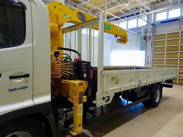 下荷台内寸：540×214×40　三方開　セイコーラック　ロープ穴左右4対/前後2対　アオリ上部L型アングル補強　横ねた17本　鳥居鉄板張り/作業灯1個/枕木取付　ユニック4段 2.9t吊りクレーン付|日野 レンジャー TKG-FC9JKAP(2WD)の写真23