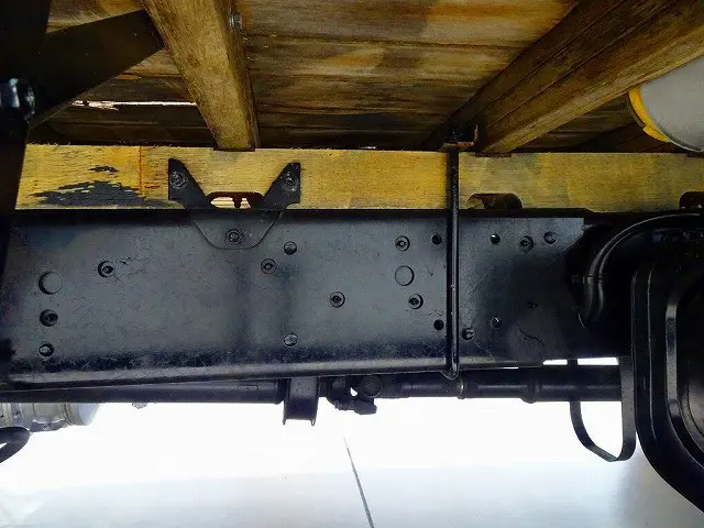 燃料タンク100L　クレーン足場板2枚　シャーシは 錆止め/マフラー塗装 仕上げに力を入れています。|日野 レンジャー TKG-FC9JKAP(2WD)の写真40