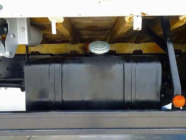 燃料タンク100L　クレーン足場板2枚　シャーシは 錆止め/マフラー塗装 仕上げに力を入れています。|日野 レンジャー TKG-FC9JKAP(2WD)の写真41