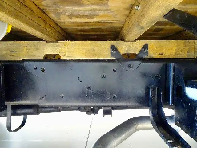 燃料タンク100L　クレーン足場板2枚　シャーシは 錆止め/マフラー塗装 仕上げに力を入れています。|日野 レンジャー TKG-FC9JKAP(2WD)の写真45