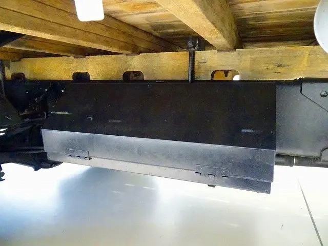 燃料タンク100L　クレーン足場板2枚　シャーシは 錆止め/マフラー塗装 仕上げに力を入れています。|日野 レンジャー TKG-FC9JKAP(2WD)の写真46