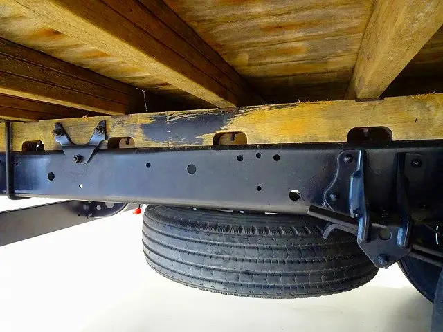 燃料タンク100L　クレーン足場板2枚　シャーシは 錆止め/マフラー塗装 仕上げに力を入れています。|日野 レンジャー TKG-FC9JKAP(2WD)の写真47