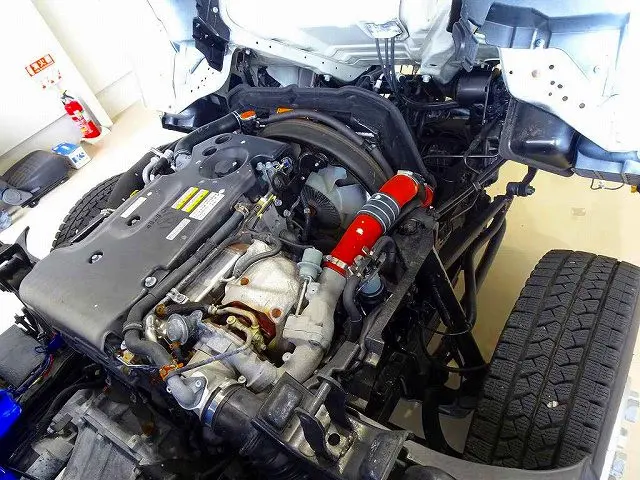 エンジンルーム|いすゞ エルフ TKG-NKR85N(2WD)の写真33