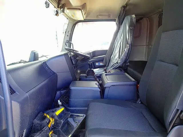 排気ブレーキ E/Gリターダ デフロック クルーズコントロール HSA 車線逸脱警報装置 PCB アルミホイール フォグランプ ASR 室内LED灯/カーテン|いすゞ ギガ 2PG-CYY77C(6x4)の写真9