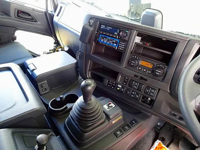 AAC PS PW SRS ABS キーレス 左電格ミラー/ヒーター/ワイパー エアサスシート/肘掛け/シートヒーター/クーラー付 ETC2.0 バックモニター ドラレコ デジタコ|いすゞ ギガ 2PG-CYY77C(6x4)の写真10