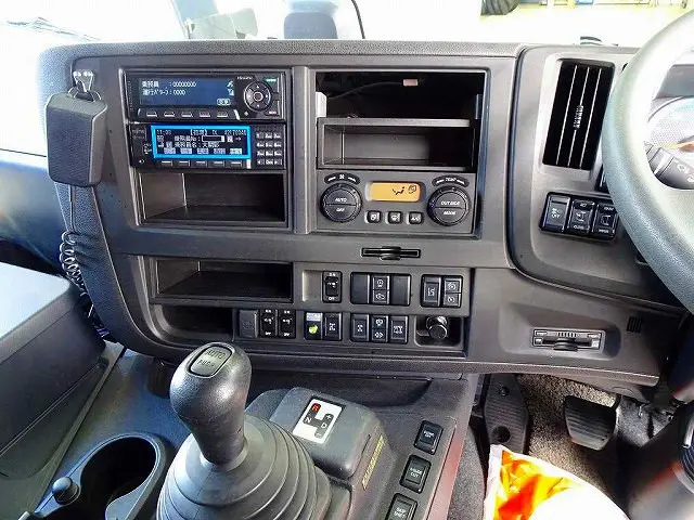 排気ブレーキ E/Gリターダ デフロック クルーズコントロール HSA 車線逸脱警報装置 PCB アルミホイール フォグランプ ASR 室内LED灯/カーテン|いすゞ ギガ 2PG-CYY77C(6x4)の写真11