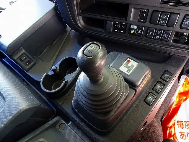 フロアAT 3ペダル|いすゞ ギガ 2PG-CYY77C(6x4)の写真18