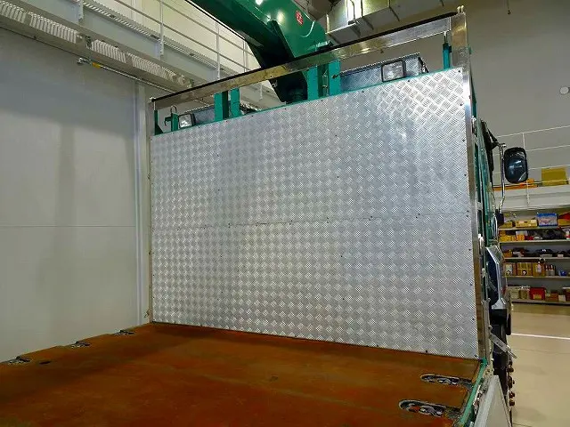 前立て鳥居アルミ縞鋼板張り/左右作業灯/左右アルミ縞鋼板工具箱/上部ゴム張り|いすゞ ギガ 2PG-CYY77C(6x4)の写真25