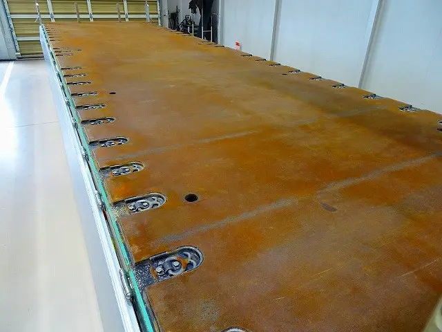 荷台内寸:880×239×30(リア:39) 三方開 アルミアオリ アオリ三方上部アルミ縞鋼板張り ステンレス製アオリヒンジ/左右セイコーラック 荷台床鉄板張り 埋め込みフック23対 パイプ立て穴5対|いすゞ ギガ 2PG-CYY77C(6x4)の写真28