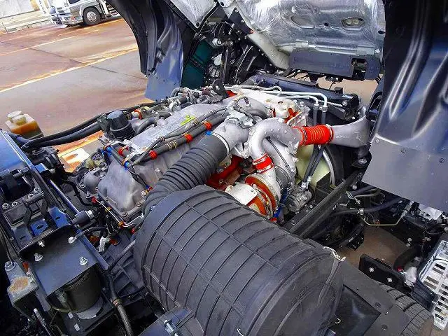 エンジンルーム|いすゞ ギガ 2PG-CYY77C(6x4)の写真39