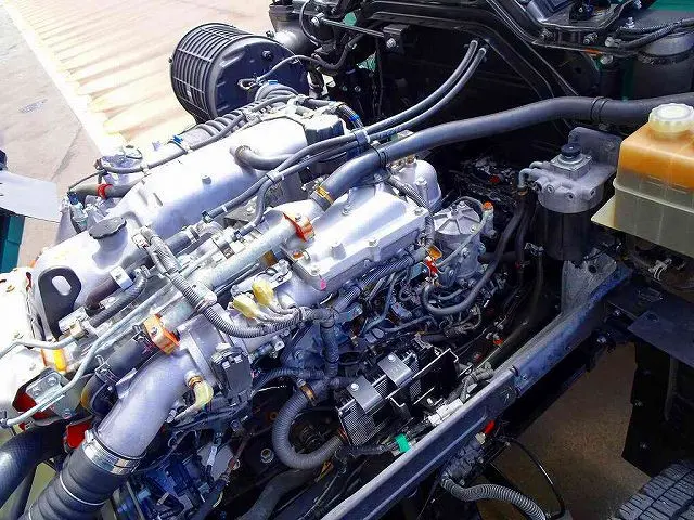 エンジンルーム|いすゞ ギガ 2PG-CYY77C(6x4)の写真40