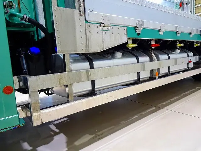 アドブルー アルミ製燃料タンク300L×2個|いすゞ ギガ 2PG-CYY77C(6x4)の写真41