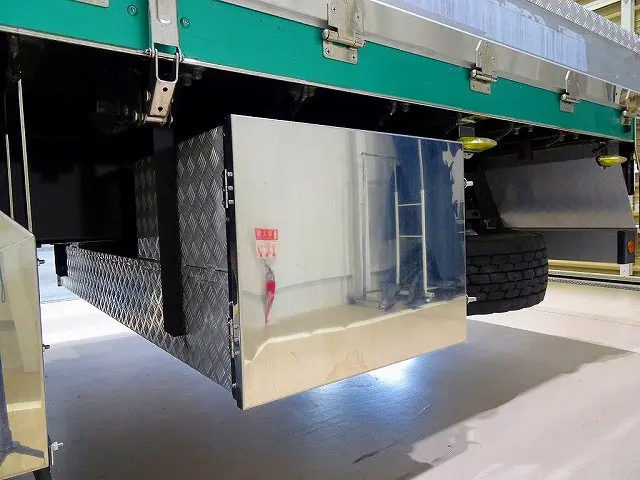 リアシャシアルミ縞鋼板リン木入れケース|いすゞ ギガ 2PG-CYY77C(6x4)の写真44