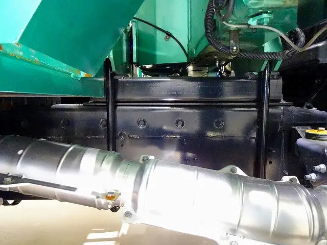 タイヤ止め4個 クレーン足場板2枚 ステンレス製リアフェンダー/サイドガード|いすゞ ギガ 2PG-CYY77C(6x4)の写真47