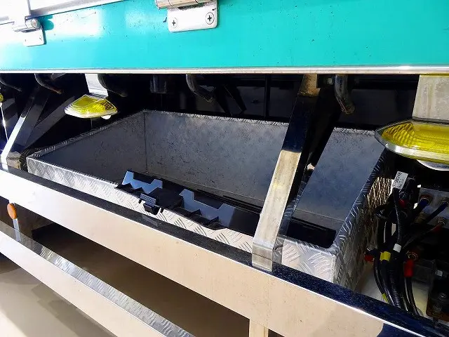 右シャシ中央アルミ縞鋼板工具入れケース|いすゞ ギガ 2PG-CYY77C(6x4)の写真48