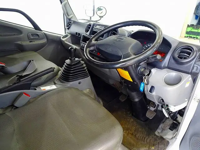 日野 デュトロ TKG-XZU695M(4WD)の写真5