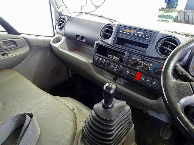 日野 デュトロ TKG-XZU695M(4WD)の写真9