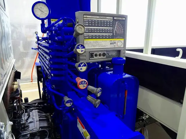 日野 デュトロ TKG-XZU695M(4WD)の写真32