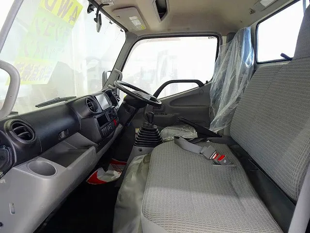 AC　PS　PW　SRS　ABS　集中ドアロック　社外メモリーナビ/フルセグTV/DVD　ターボ　排気ブレーキ　坂道発進補助装置　アイドリングストップ　フォグランプ　室内LED灯　ハイルーフ|日野 デュトロ TKG-XZU685M(4WD)の写真8