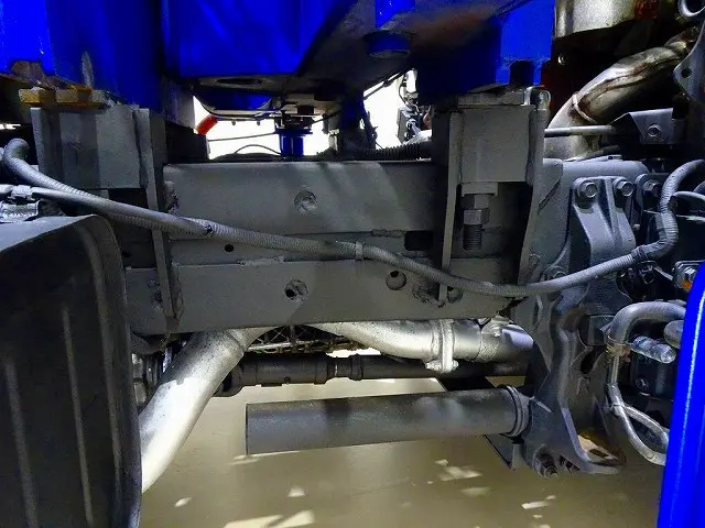 左シャシリア工具箱　シャーシは 錆止め/マフラー塗装 仕上げに力を入れています。|日野 デュトロ TKG-XZU685M(4WD)の写真43