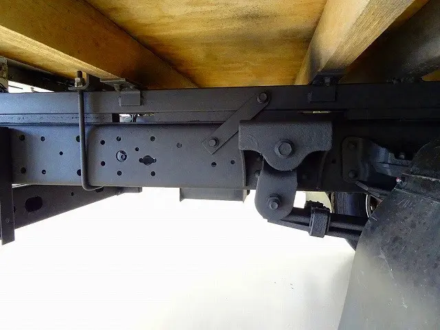 左シャシリア工具箱　シャーシは 錆止め/マフラー塗装 仕上げに力を入れています。|日野 デュトロ TKG-XZU685M(4WD)の写真46