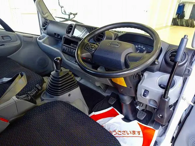 AC　PS　PW　SRS　ABS　キーフリー　左電格ミラー　社外メモリーナビ/バックカメラ連動/フルセグTV/DVD　ETC2.0　バックモニター　ターボ　排気ブレーキ　坂道発進補助装置|日野 デュトロ 2RG-XZU645M(2WD)の写真5