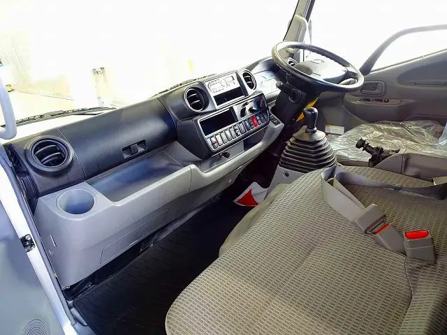 AC PS PW SRS ABS キーフリー 左右電格ミラー/ヒーター/電動角度調整 AM/FMラジオ ターボ 排気ブレーキ 坂道発進補助装置 フロア5MT|日野 デュトロ TKG-XZU695M(4WD)の写真7