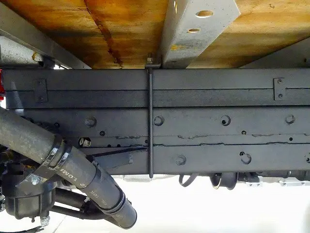 燃料タンク100L クレーン足場板2枚 シャーシは 錆止め/マフラー塗装 仕上げに力を入れています。|日野 デュトロ TKG-XZU695M(4WD)の写真36