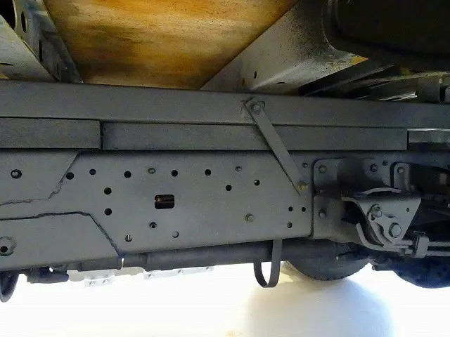 燃料タンク100L クレーン足場板2枚 シャーシは 錆止め/マフラー塗装 仕上げに力を入れています。|日野 デュトロ TKG-XZU695M(4WD)の写真37